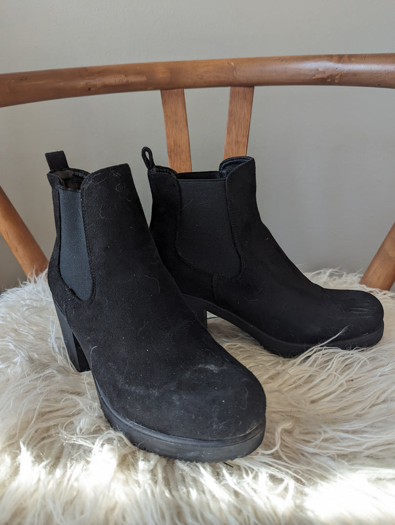 Black Chelsea Boots